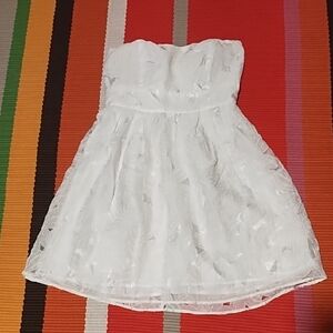Charlotte Russe EUC Strapless Elegant White Dress Size Small With Floral Design.